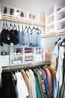 Mucha ropa - A lot of clothes