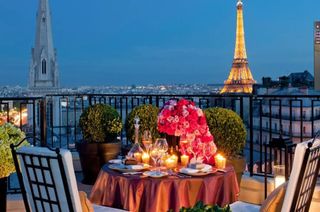 Date in paris