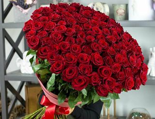 101 roses (10,000 tokens).