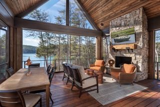 House with a view of the pond