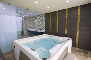 Jacuzzi