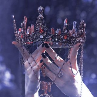 Become THE QUEEN OF QUEENS!