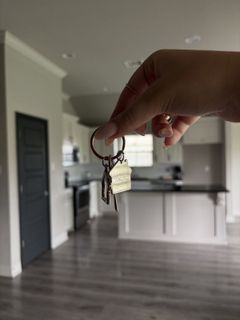 Help with renting an apartment :3