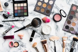 I ADORE MAKE UP!!