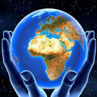 I want to hold the whole world like this with my hands