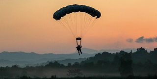 Прыжок с парашютом