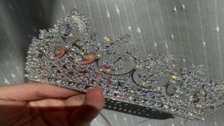 BE YOUR QUEEN