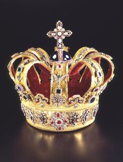 Help me to be the queen of queen!! ?