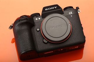 I want a new Sony A 9 camera and lens