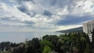 Два билетика туда и обратно в любую точку земного шара , это про путешествие ;)