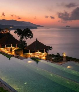 Bali )))