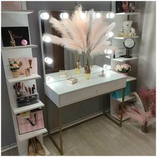 Makeup table✨